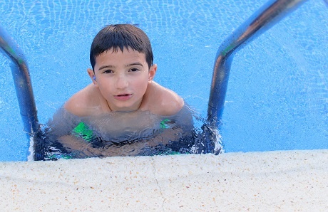 2.boy-in-pool-with-earplugs.jpg