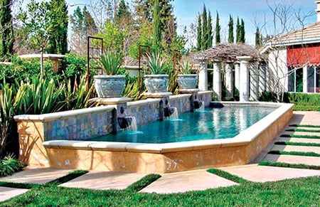 3..Roman-gunite-swimming-pool-with-fountains.jpg