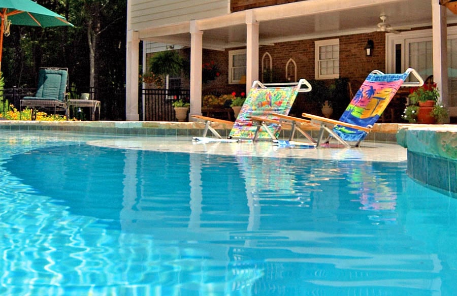 Cover Swimming Pool with Baja Shelf With Beach Chairs