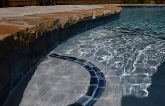 Flagstone-coping-with-chipped-relief