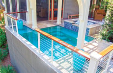 Piscina com piscina elevada com Spa elevado