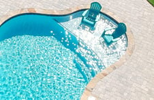 chairs-on-small-pool-sun-ledge