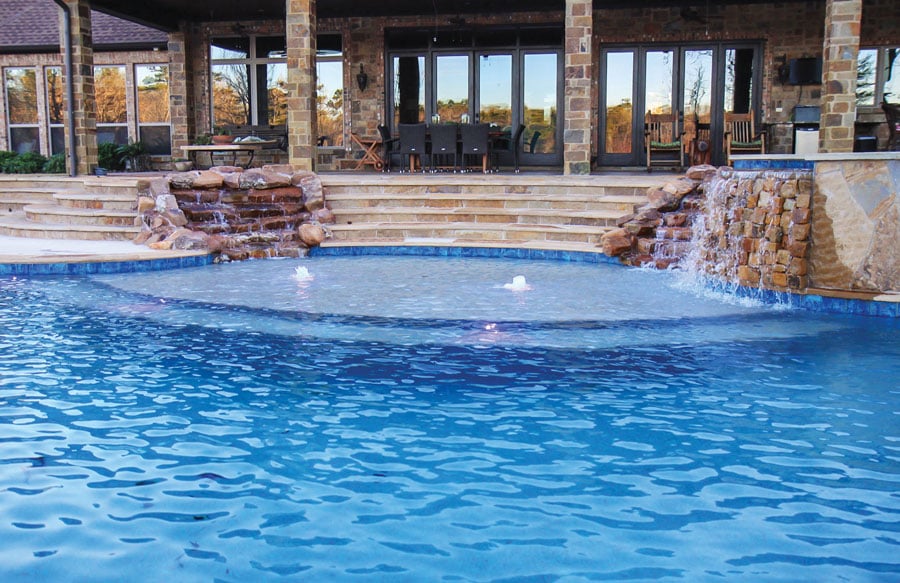 entry-step-tanning-ledge-on-pool