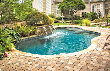 gunite-swimming-pool-with-water-feature.jpg