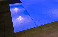 illuminated-fountains-on-swimming-pool-sun-shelf