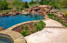 landscape-pocket-on-pool-border