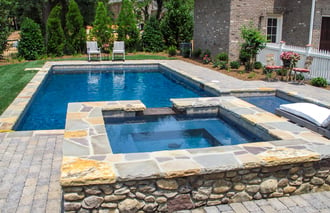 natural-shape-flagstone-pool-coping