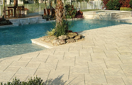 pool-with-offset-pattern-square-ivory-pavers.jpg