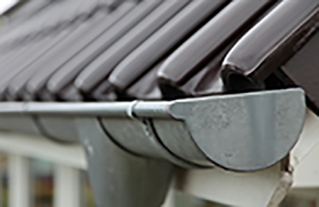 1.rain_gutter_on_roof.jpg