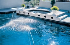 raised-spa-with-steps-on-pool