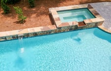 rectangle-gunite-spa-with-flagstone-facing