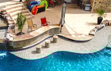 semi-dry-swim-up-bar-on-custom-pool