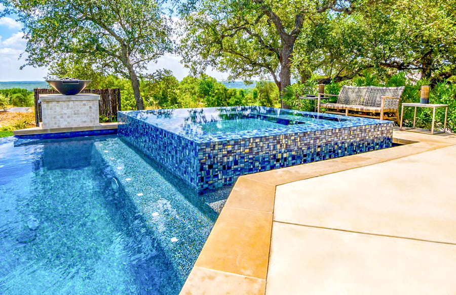 square-overflow-spa-on-custom pool