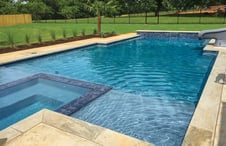 square-spa-and-sun-shelf-on-custom-pool