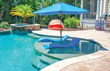 sun-umbrella-and-chaise-lounges-on-pool-sun-ledge