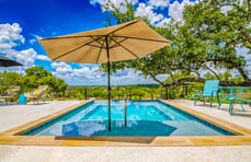 swimming-pool-tanning-shelf-with-umbrella