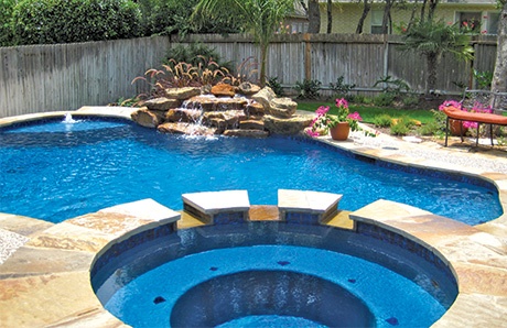 swimming-pool-with-blue-quartz-finish