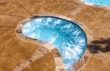 teardrop-shaped-gunite-spa