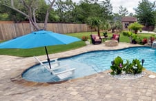 umbrella-on-pool-tanning-ledge