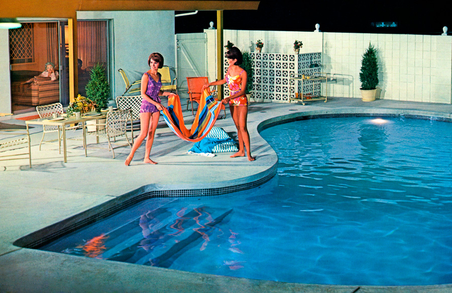 Sixties-pool-with-women