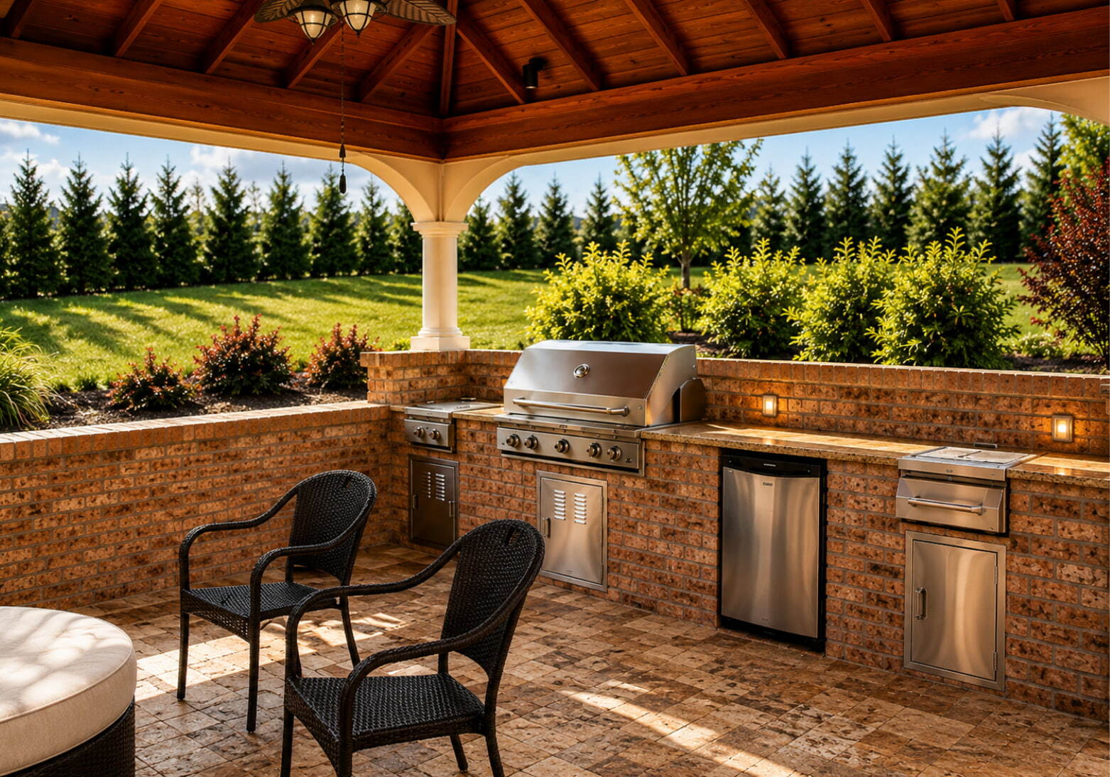5 Reasons to Add an Outdoor Kitchen When You Build a Pool